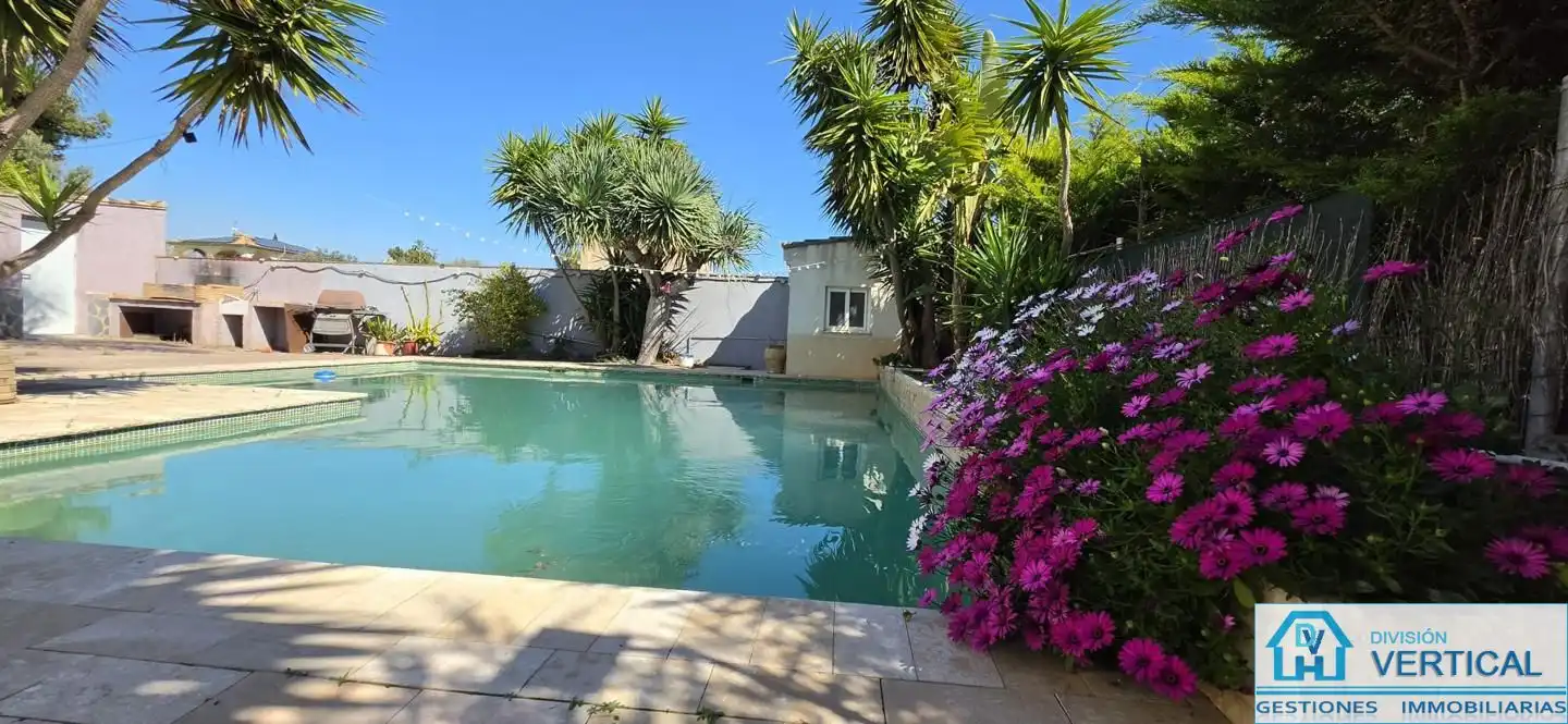 Schwimmbecken von Haus oder Chalet zum Verkauf in Náquera mit Klimaanlage, Privatgarten und Terrasse