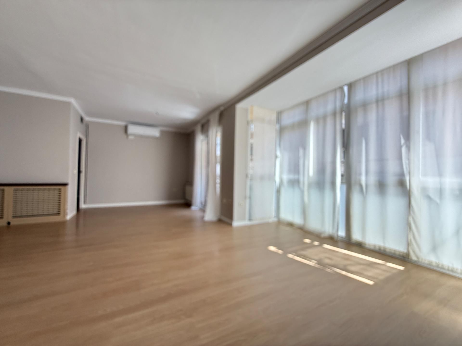Living room of Flat for sale in  Barcelona Capital  with Air Conditioner, Heating and Parquet flooring