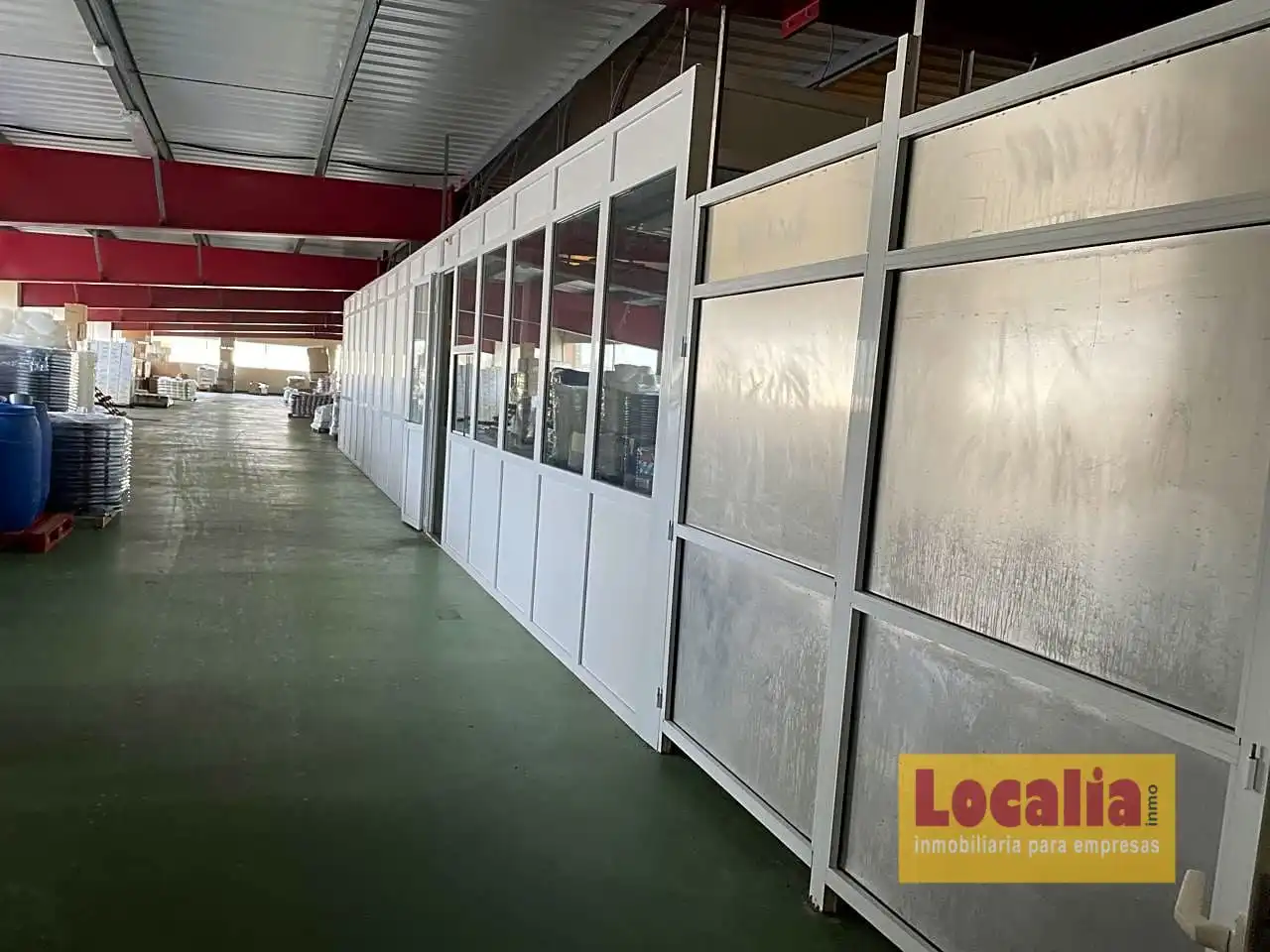 Vista exterior de Nave industrial en venta en Laredo