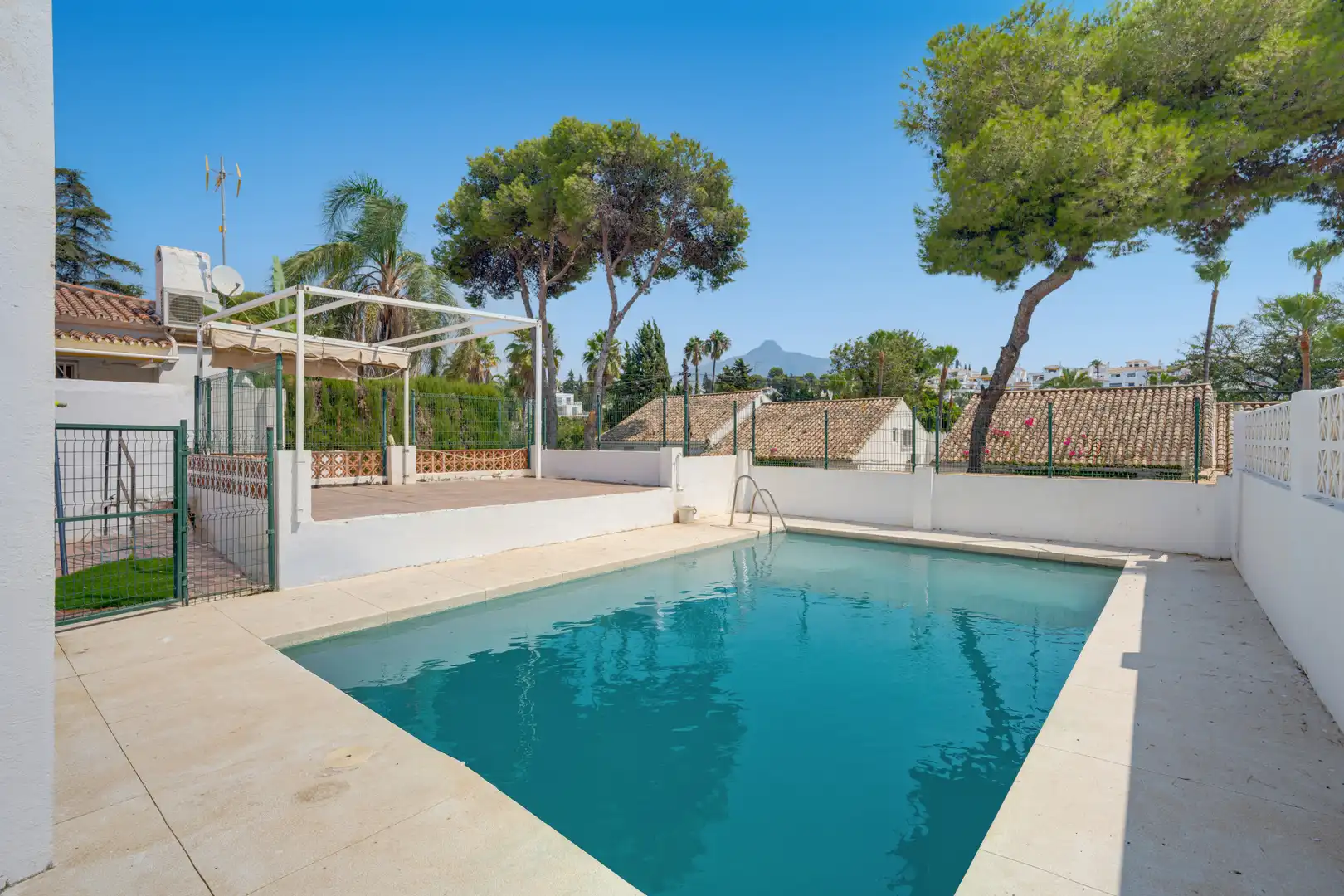 Piscina de Casa o chalet en venta en Marbella con Jardín privado, Terraza y Piscina