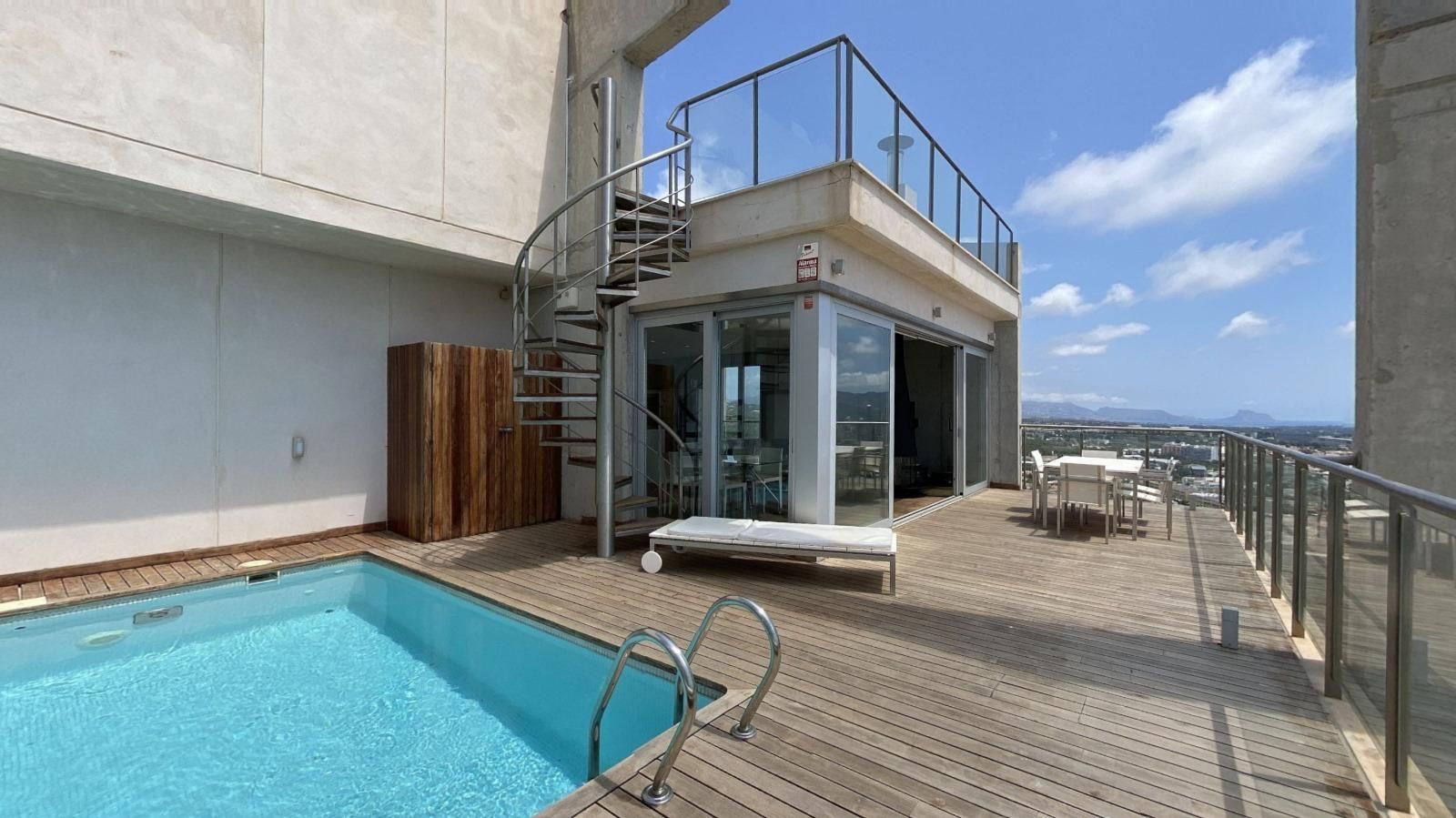 Piscina de Àtic en venda en Benidorm amb Aire condicionat, Jardí privat i Terrassa