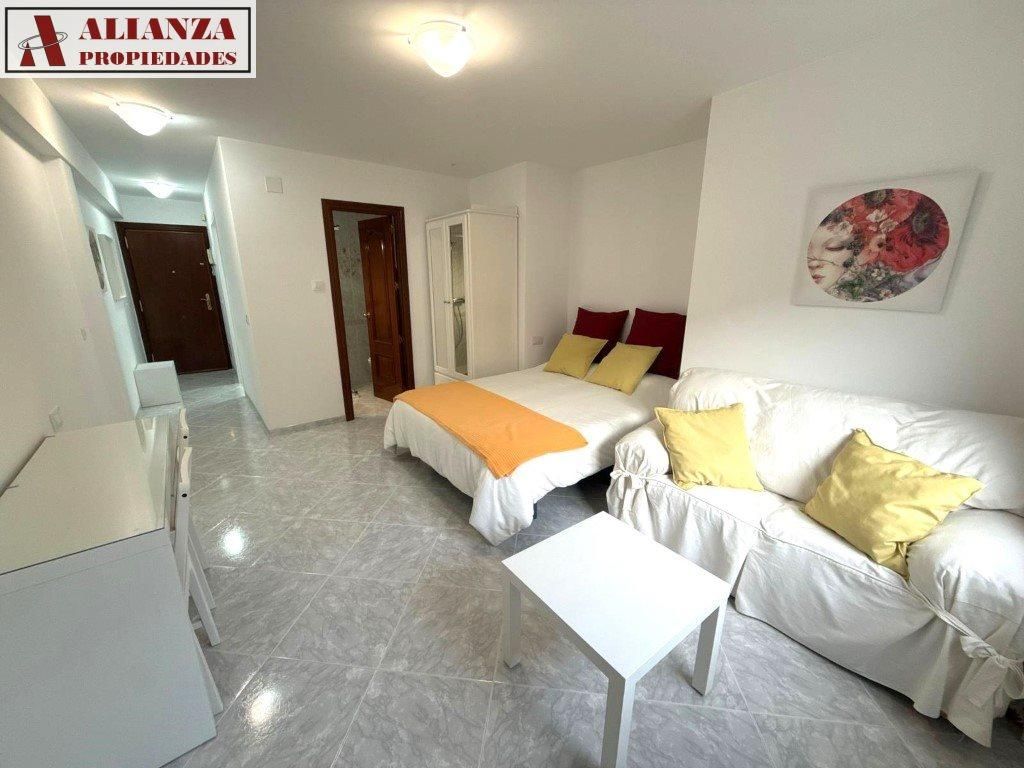 Study for rent in La Unión - Cruz de Humilladero - Los Tilos