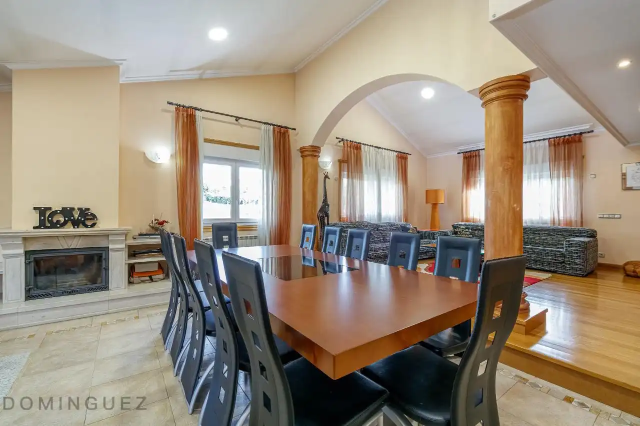 Comedor de Casa o chalet en venta en Vigo  con Calefacción, Jardín privado y Parquet