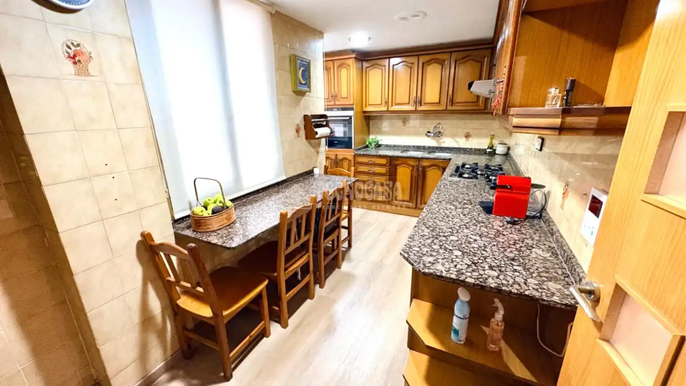 Kitchen of Flat for sale in Valencia  with Air Conditioner and Balcony