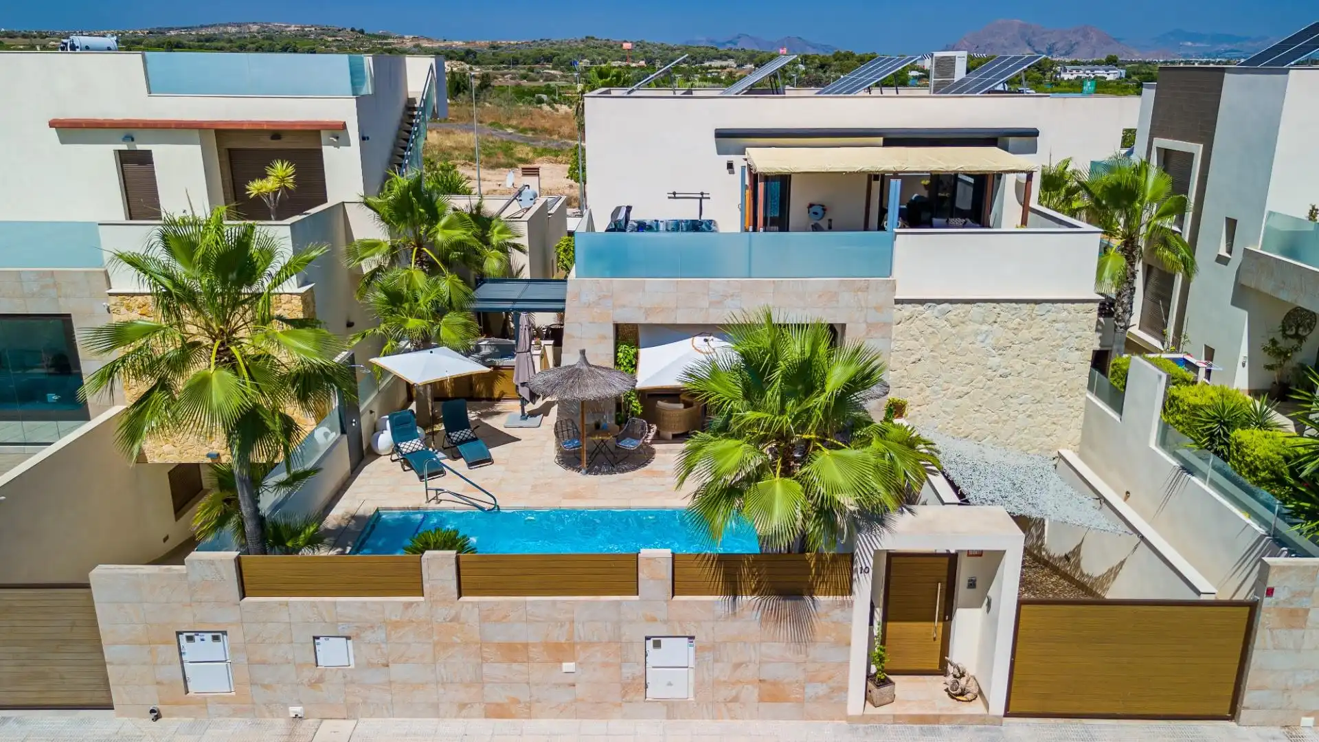 Detached house with pool for sale in Benijófar
