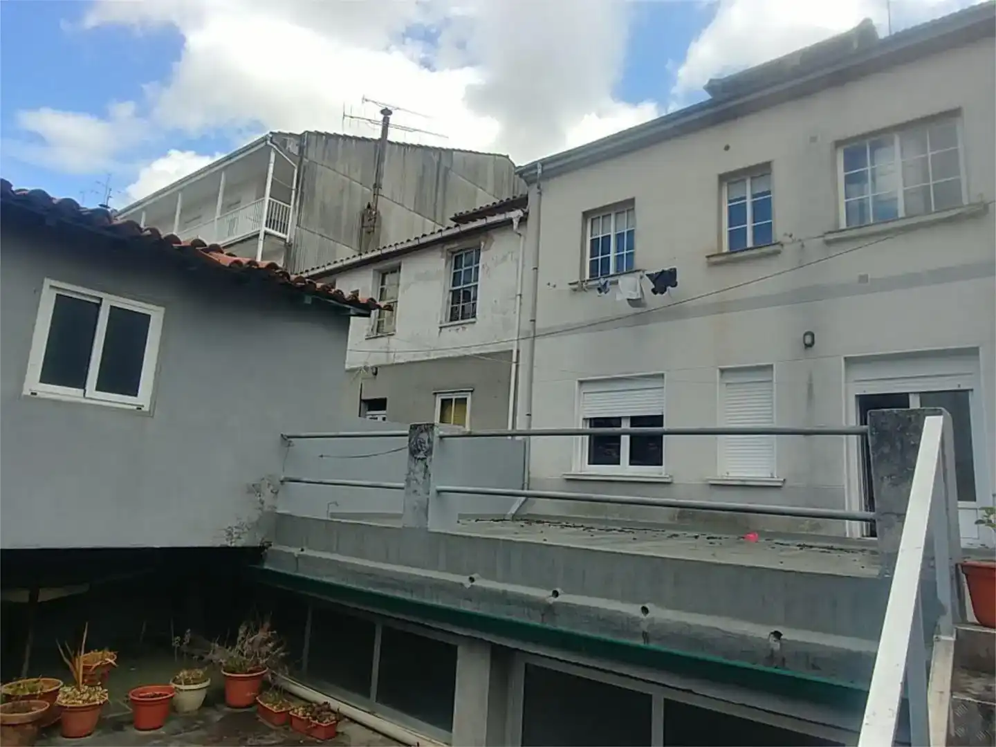Vista exterior de Pis en venda en Chantada amb Parquet i Traster