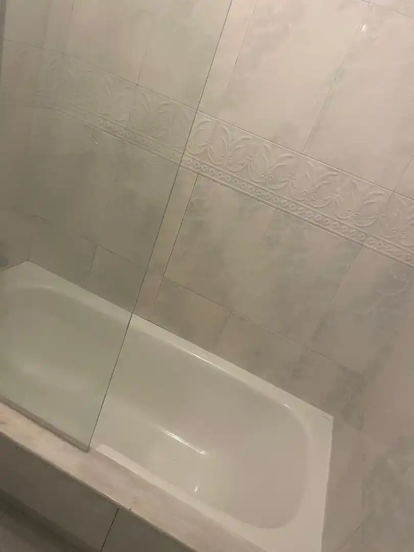 Badezimmer von Wohnung zur Miete in Ferrol mit Möbliert, Ofen und Waschmaschine