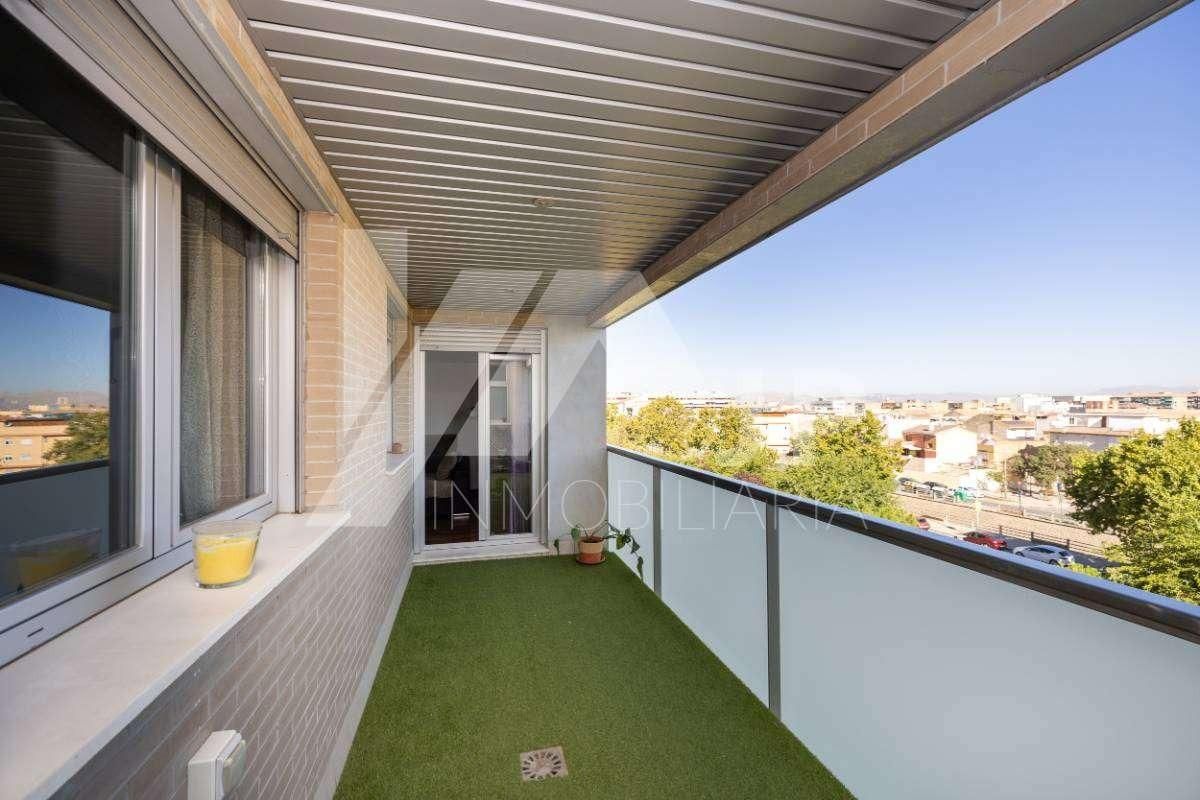 Terrassa de Pis en venda en  Granada Capital amb Aire condicionat, Calefacció i Jardí privat