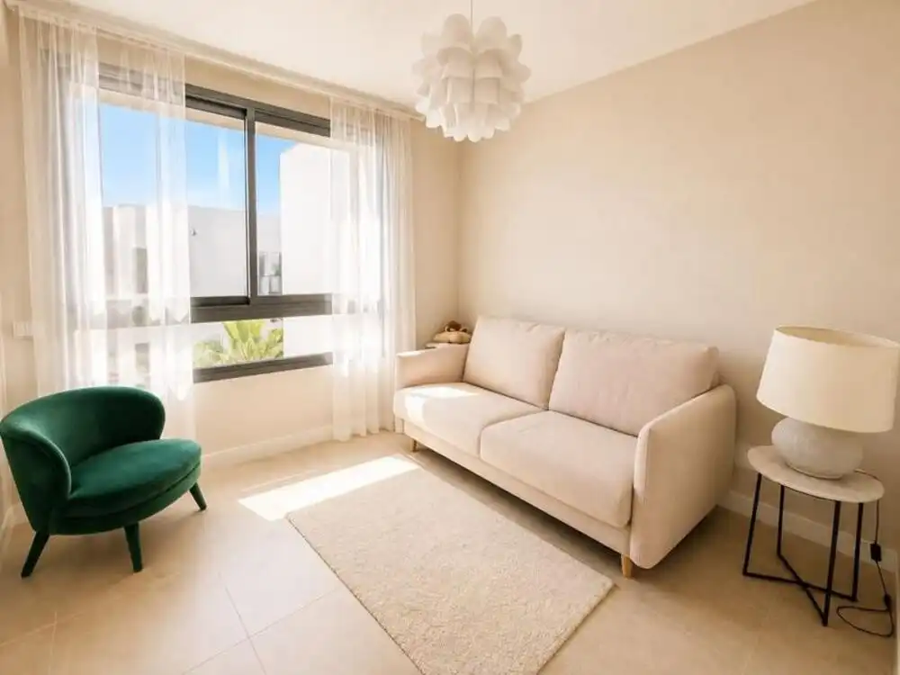 Sala d'estar de Apartament de lloguer en Estepona amb Aire condicionat, Terrassa i Traster