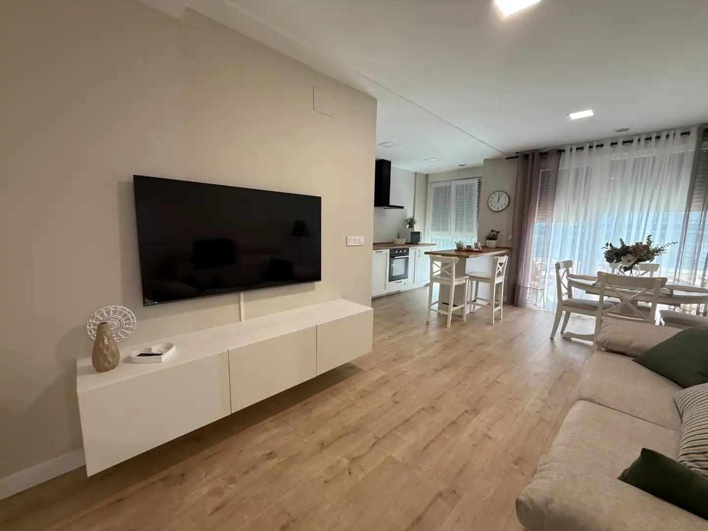 Wohnzimmer von Wohnungen zur Miete in León Capital  mit Klimaanlage, Heizung und Parkett