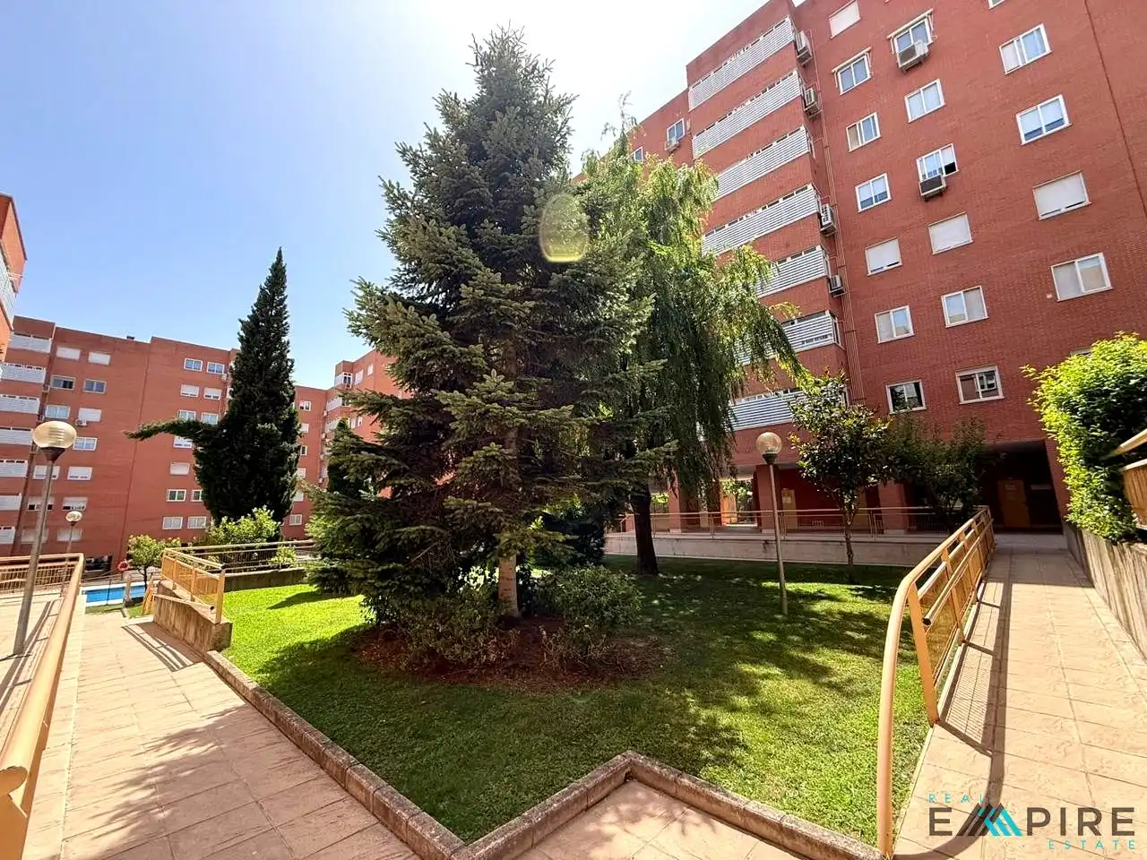 Vista exterior de Piso en venta en Madrid con Calefacción, Trastero y Piscina