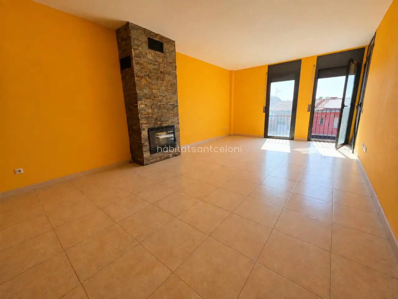 Wohnzimmer von Maisonette zum Verkauf in Riells i Viabrea mit Terrasse, Balkon und Gemeinschaftspool