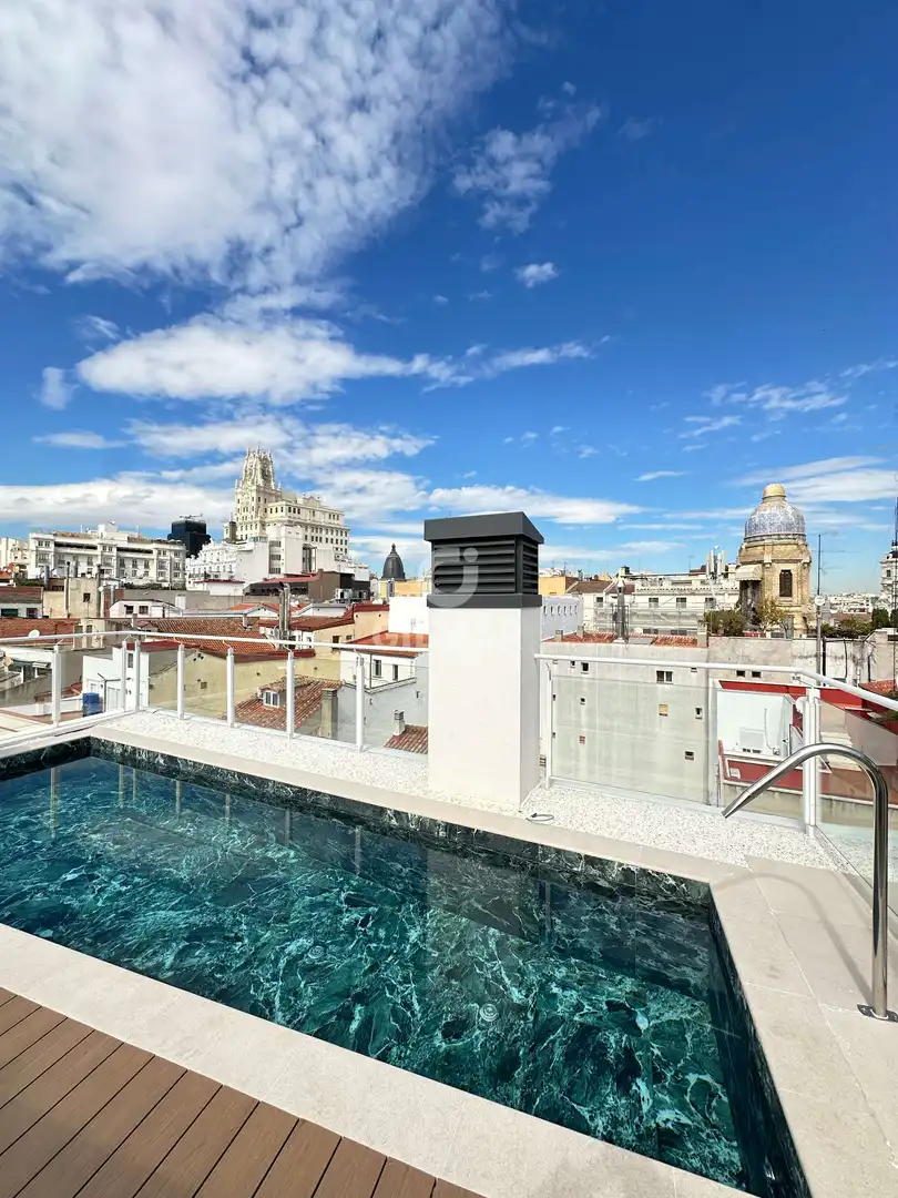 Terrassa de Pis en venda en Madrid amb Calefacció, Piscina i Moblat