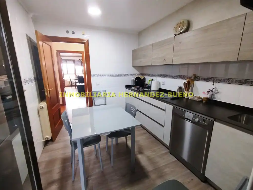 Cocina de Piso en venta en Salamanca con Calefacción, Trastero y Amueblado