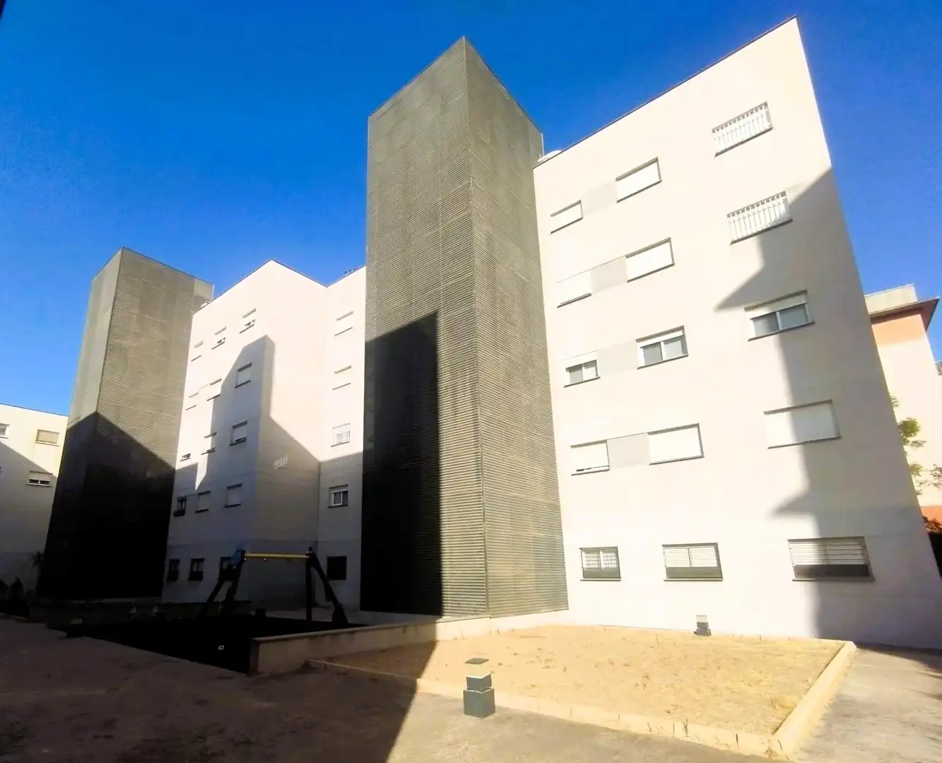 Vista exterior de Pis en venda en Puerto Real amb Calefacció i Traster