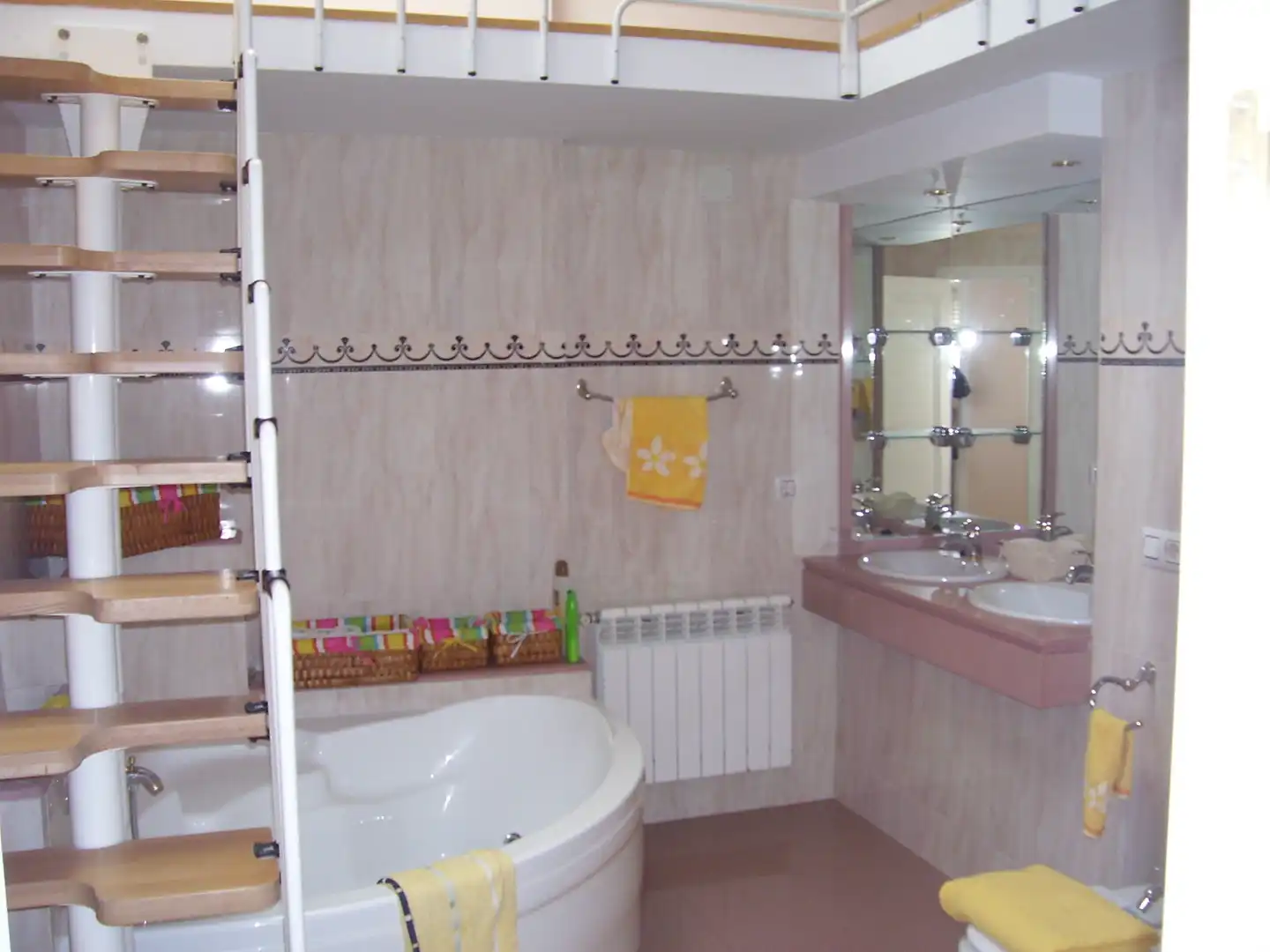 Bathroom of Attic for sale in Benaocaz  with Air Conditioner, Heating and Parquet flooring