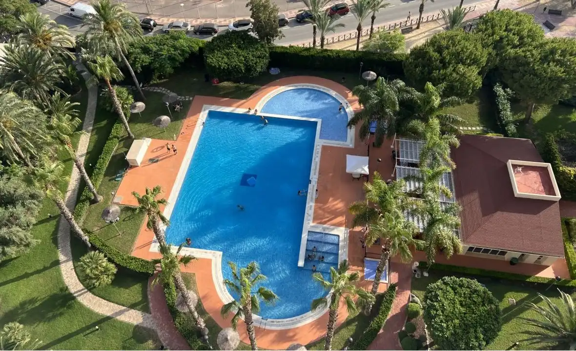 Schwimmbecken von Wohnungen zum Verkauf in El Campello mit Klimaanlage, Heizung und Parkett