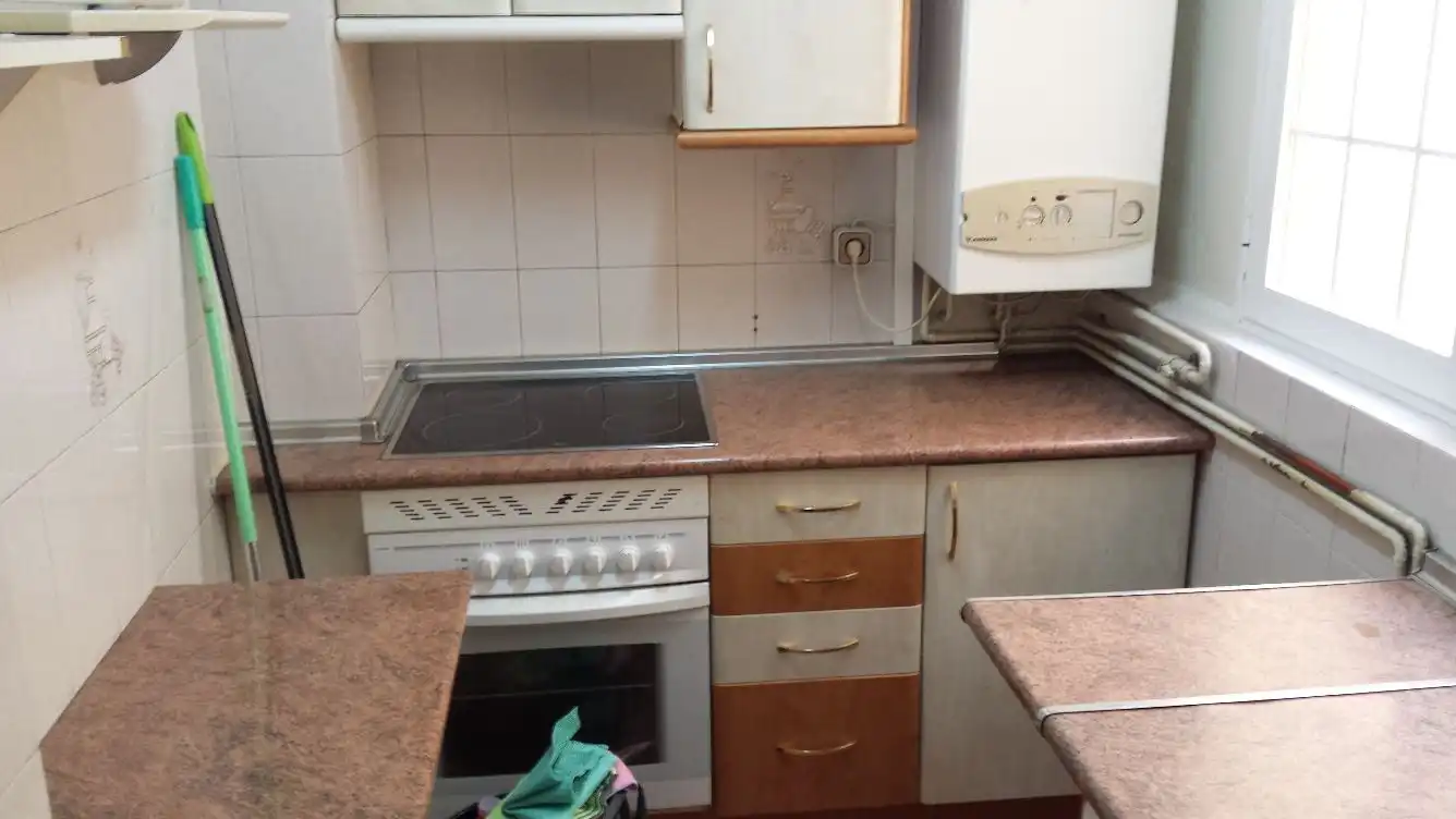 Wohnung zur Miete in Calle del Parque de Monfragüe, Parque Lisboa - La Paz
