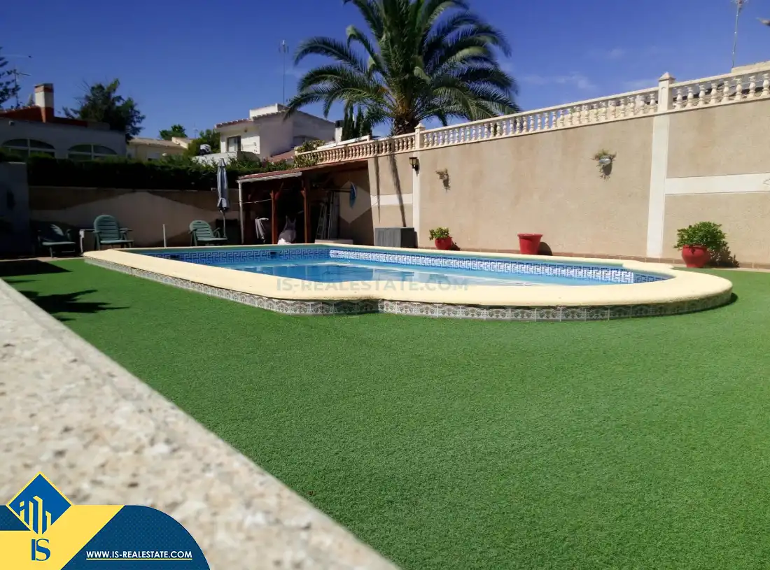 Chalet con piscina en venta en Los Balcones - Los Altos, imagen 28