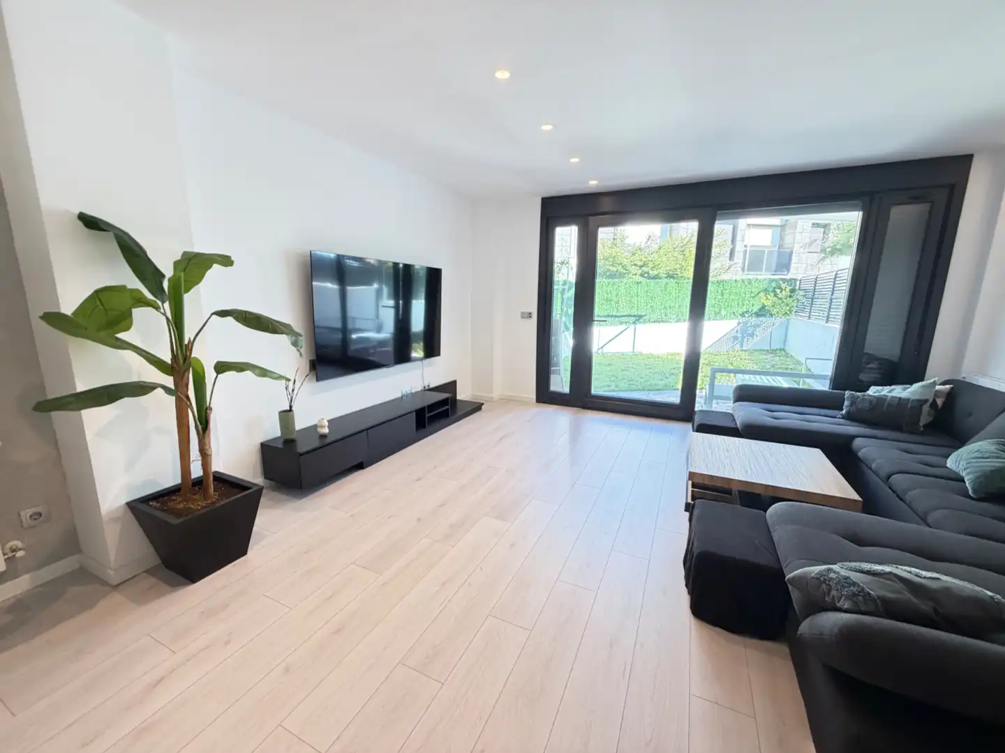 Sala de estar de Casa o chalet en venta en Castro-Urdiales con Calefacción, Jardín privado y Terraza
