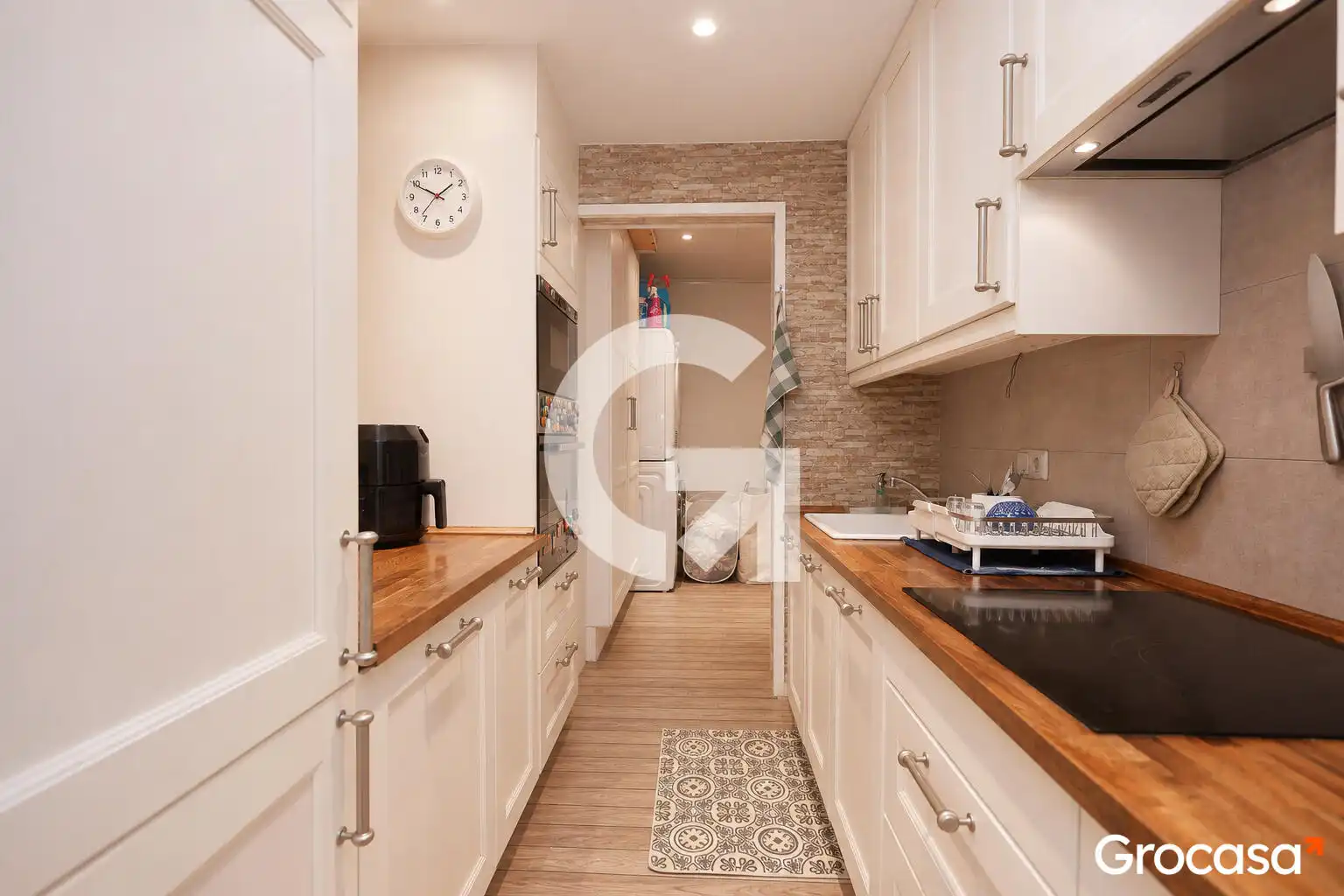 Kitchen of Flat for sale in Barcelona  with Air Conditioner, Oven and Balcony
