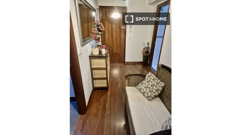 Dormitori de Apartament per a compartir en Castro-Urdiales amb Aire condicionat, Terrassa i Moblat