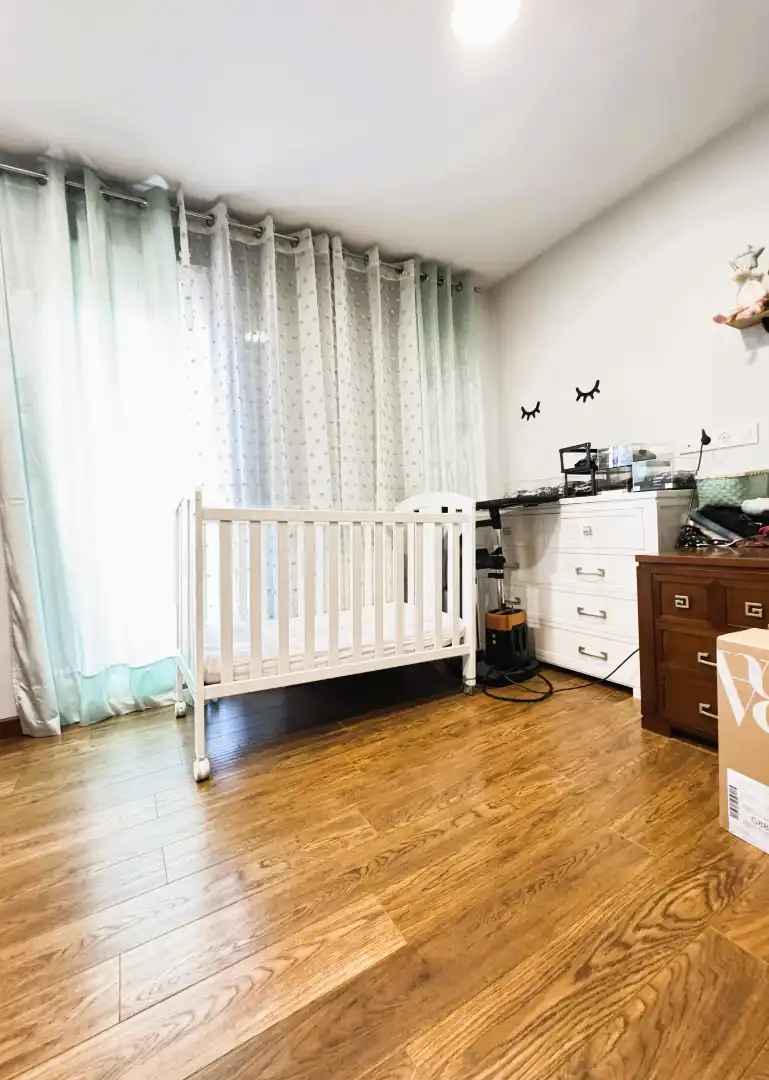Dormitori de Casa o xalet en venda en Avilés amb Calefacció, Jardí privat i Parquet