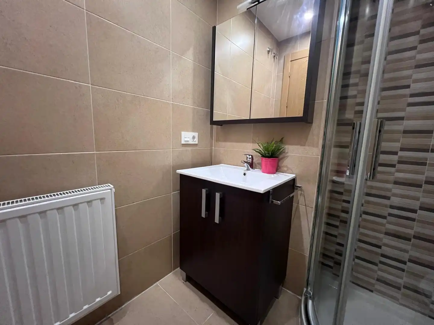 Baño de Piso de alquiler en Oviedo  con Calefacción, Terraza y Trastero