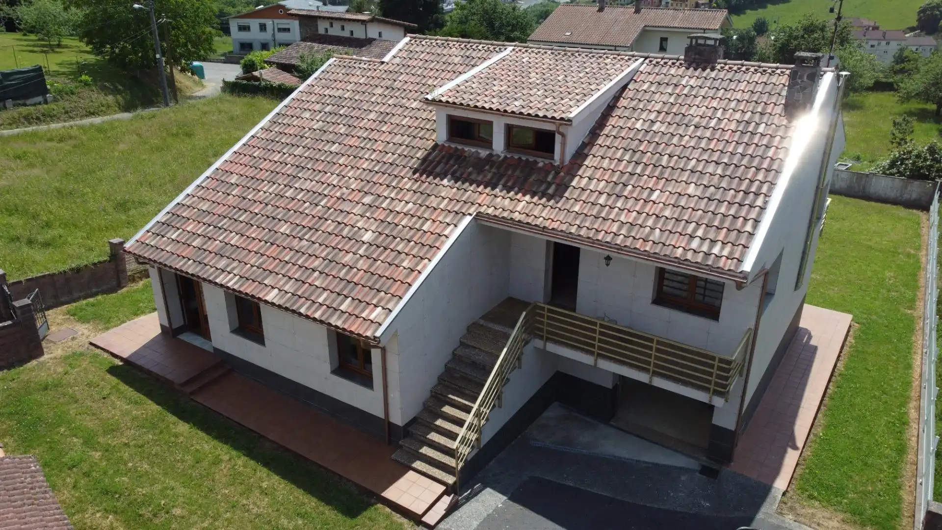 Vista exterior de Casa o xalet en venda en Bimenes amb Calefacció, Jardí privat i Terrassa