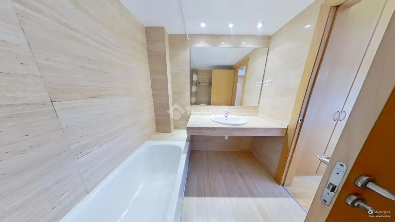Baño de Piso en venta en Sabadell con Aire acondicionado, Calefacción y Balcón