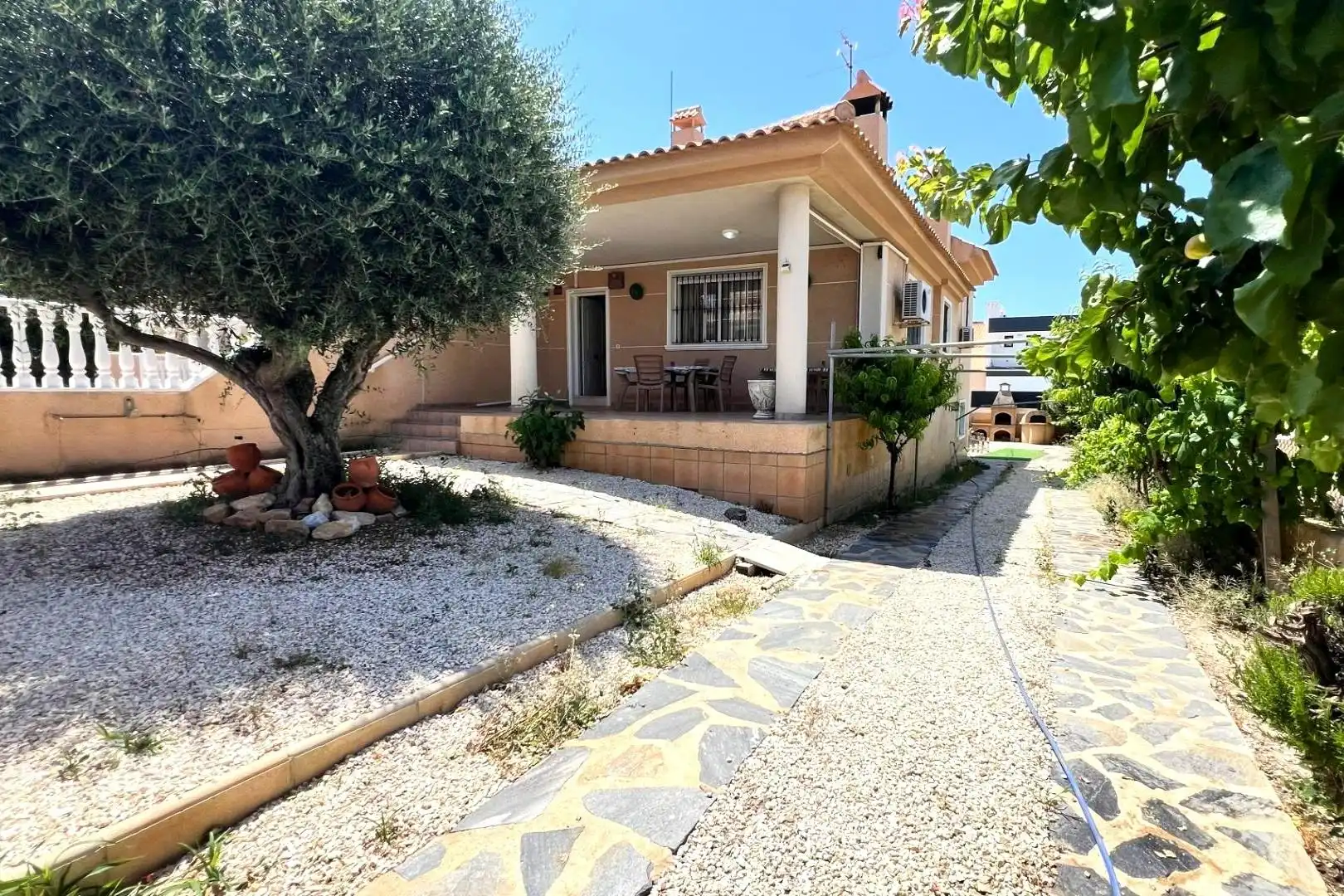 Casa pareada con jardín en venta en Calle C. Meridiano 4