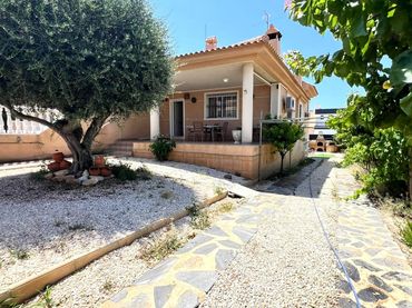 Casa pareada con jardín en venta en Calle C. Meridiano 4