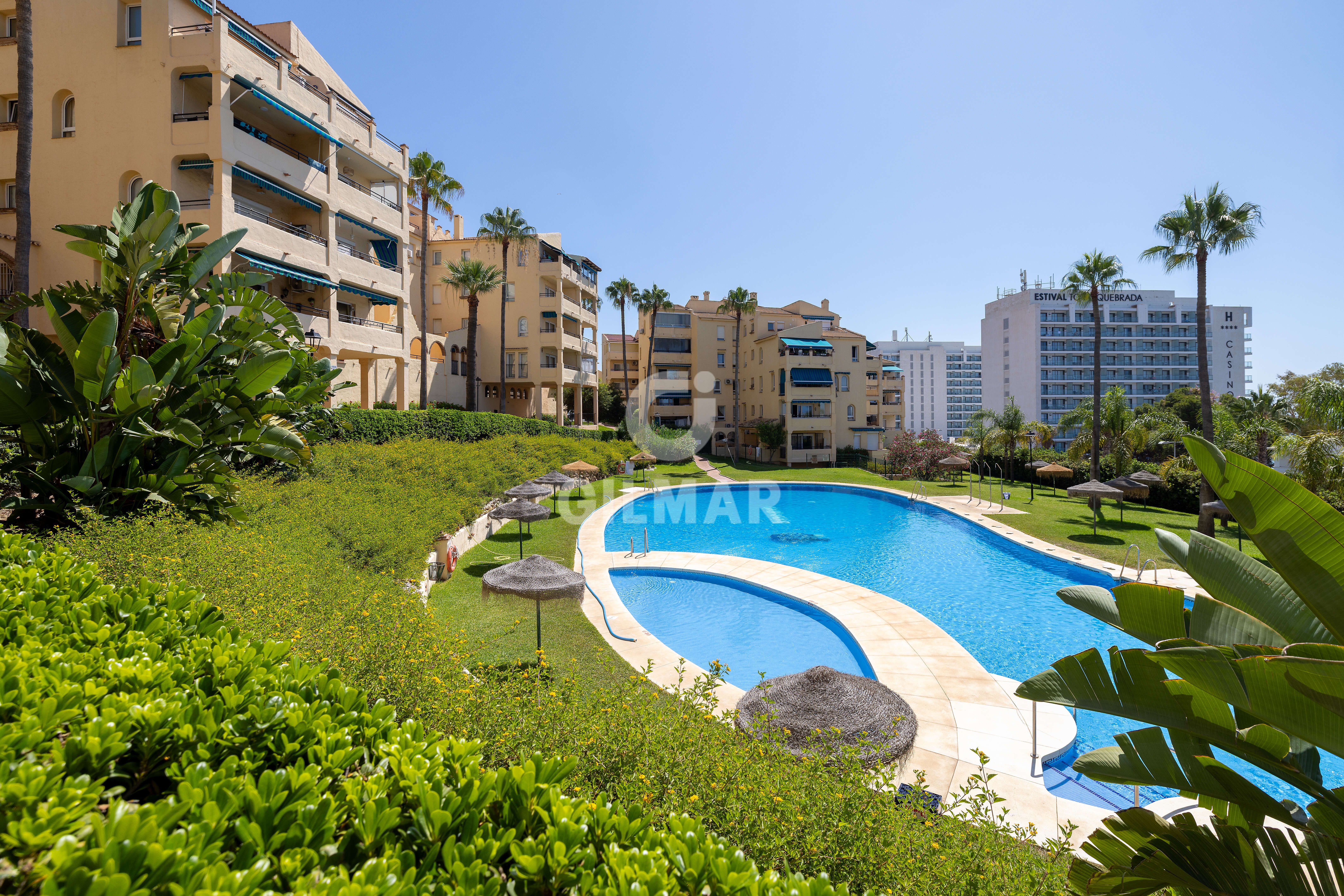 Vista exterior de Pis en venda en Benalmádena amb Calefacció, Piscina i Balcó