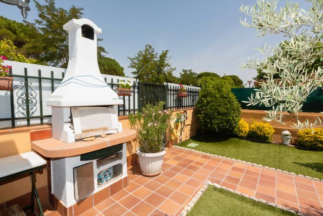 Jardí de Casa o xalet en venda en Mojados amb Calefacció, Jardí privat i Terrassa