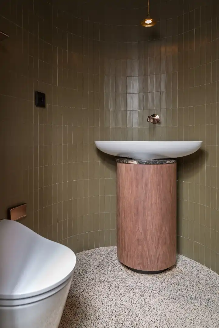 Bathroom of Flat for sale in Madrid  with Air Conditioner, Heating and Storage room