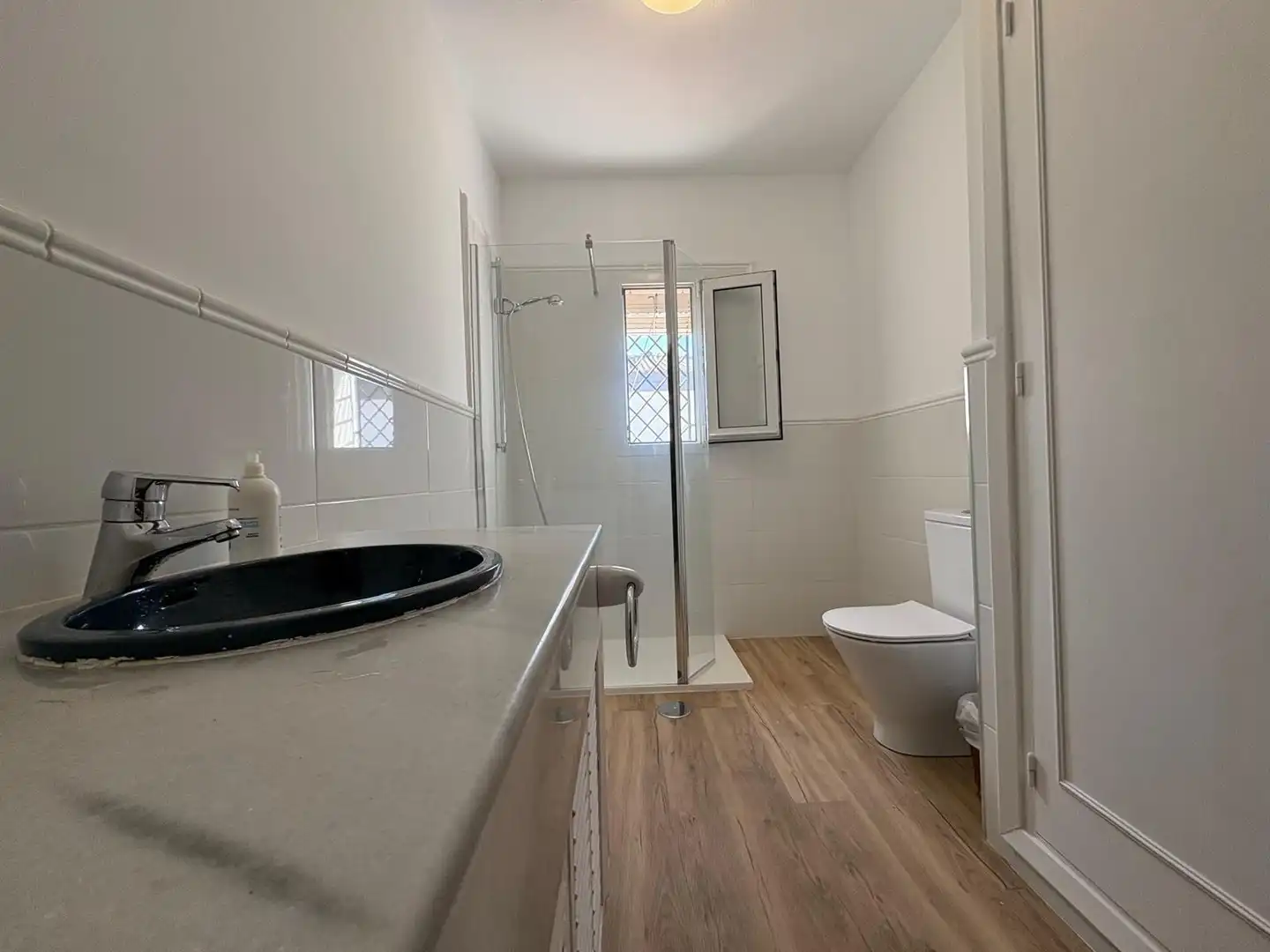 Bathroom of Houses for sale in Algeciras  with Air Conditioner, Private garden and Terrace