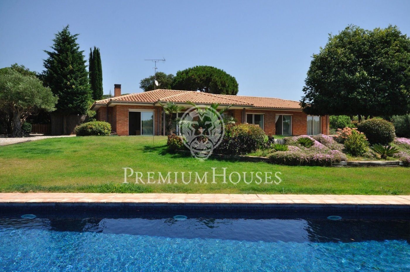 Vista exterior de Casa o xalet de lloguer en Sant Andreu de Llavaneres amb Aire condicionat, Calefacció i Jardí privat