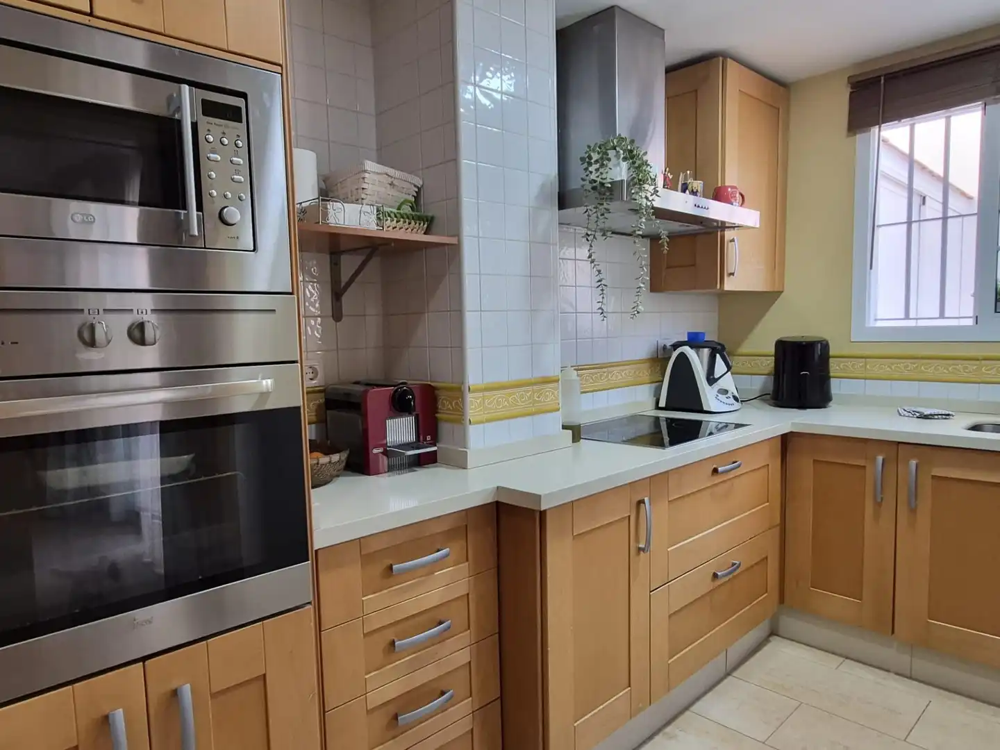 Cocina de Casa adosada en venta en Pilas con Aire acondicionado, Terraza y Trastero