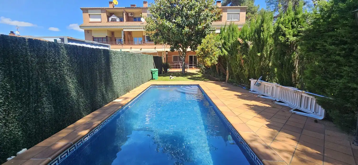 Piscina de Casa o xalet en venda en Corbera de Llobregat amb Aire condicionat, Calefacció i Jardí privat
