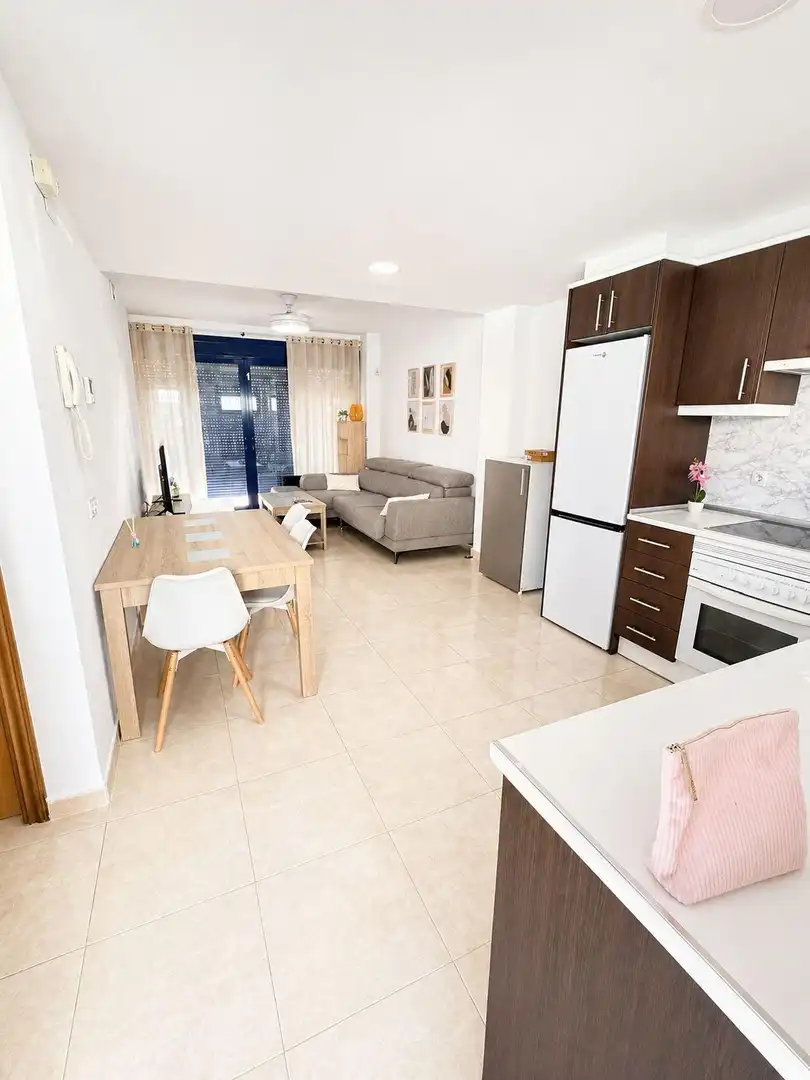 Sala d'estar de Apartament de lloguer en Daimús amb Aire condicionat, Moblat i Piscina comunitària