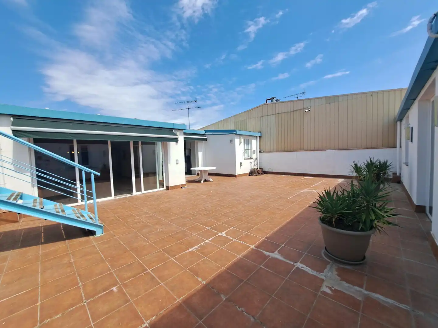 Vista exterior de Casa o xalet en venda en Golmés amb Terrassa i Moblat
