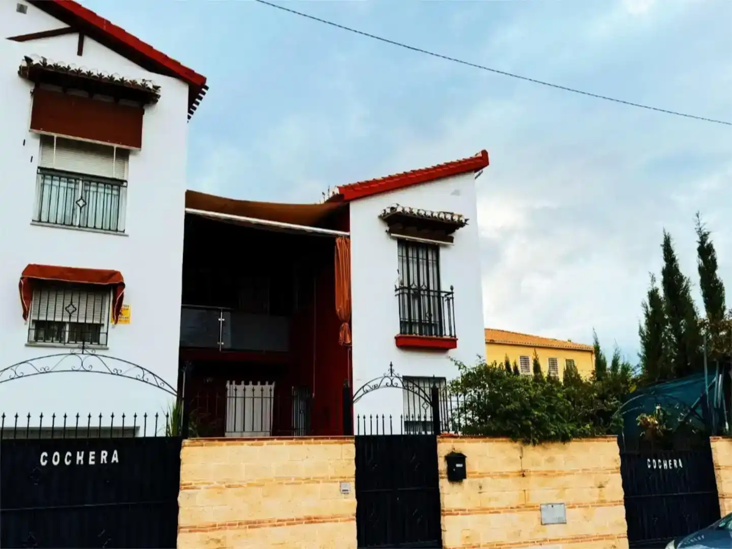Vista exterior de Casa o xalet en venda en La Zubia amb Aire condicionat, Traster i Piscina