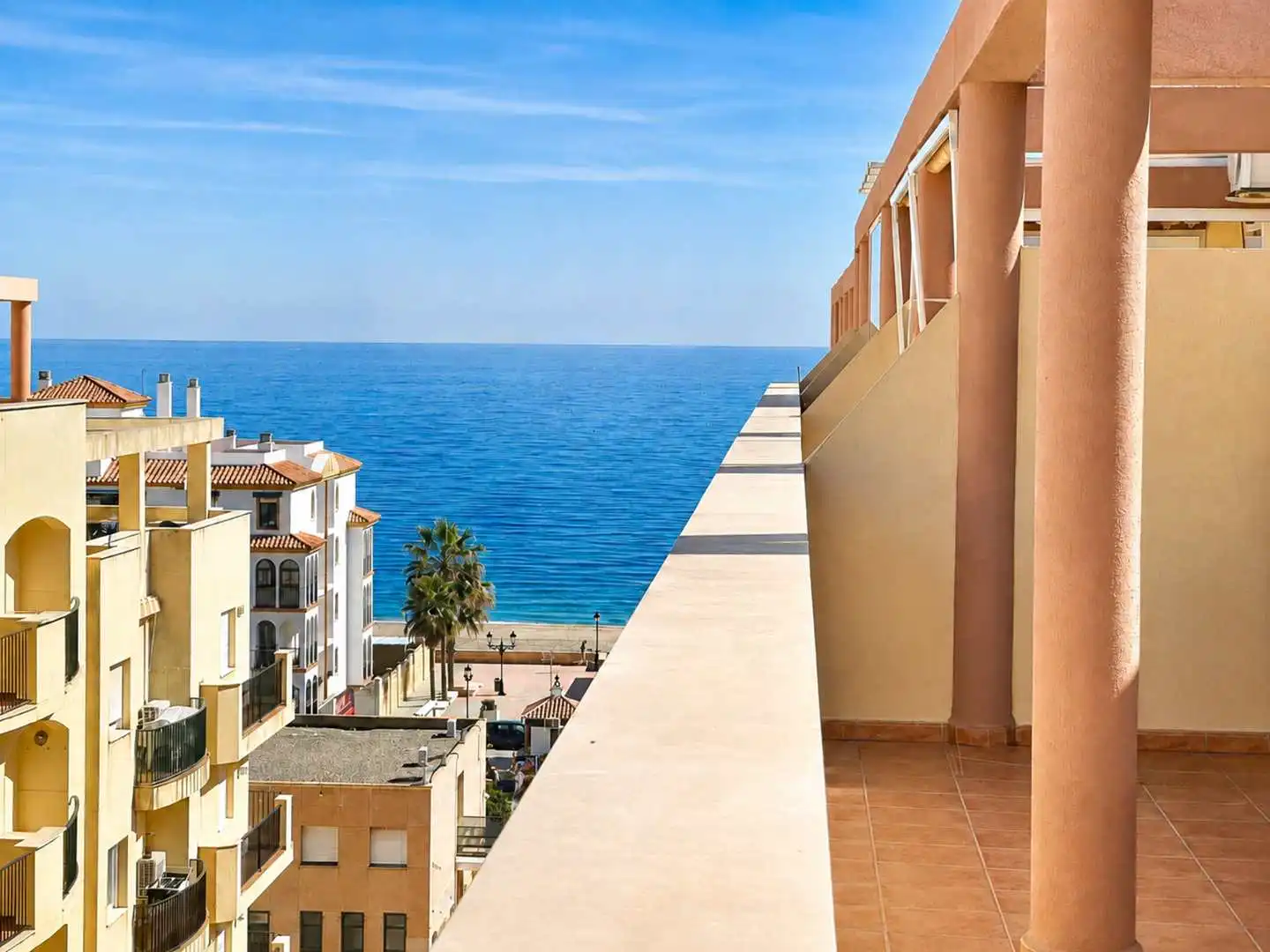 Terrasse von Dachboden zur Miete in Manilva mit Klimaanlage, Terrasse und Möbliert
