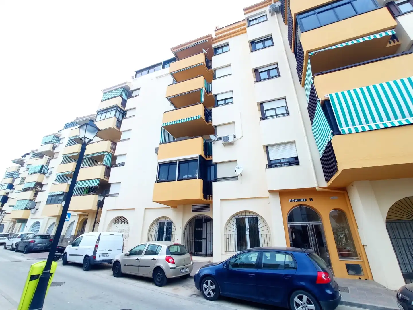 Vista exterior de Pis en venda en Fuengirola amb Aire condicionat, Terrassa i Moblat