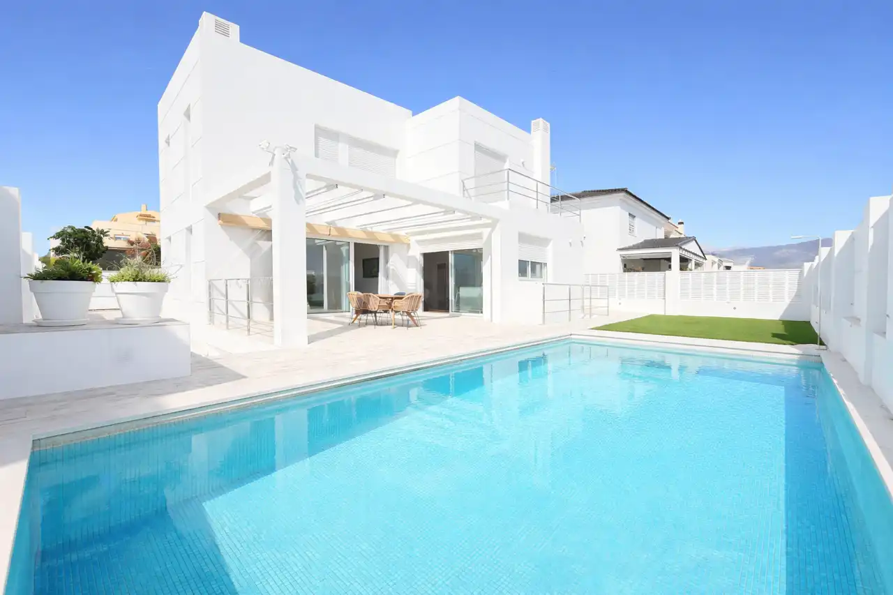 Detached house with pool for sale in Torre del Mar, imagen 4