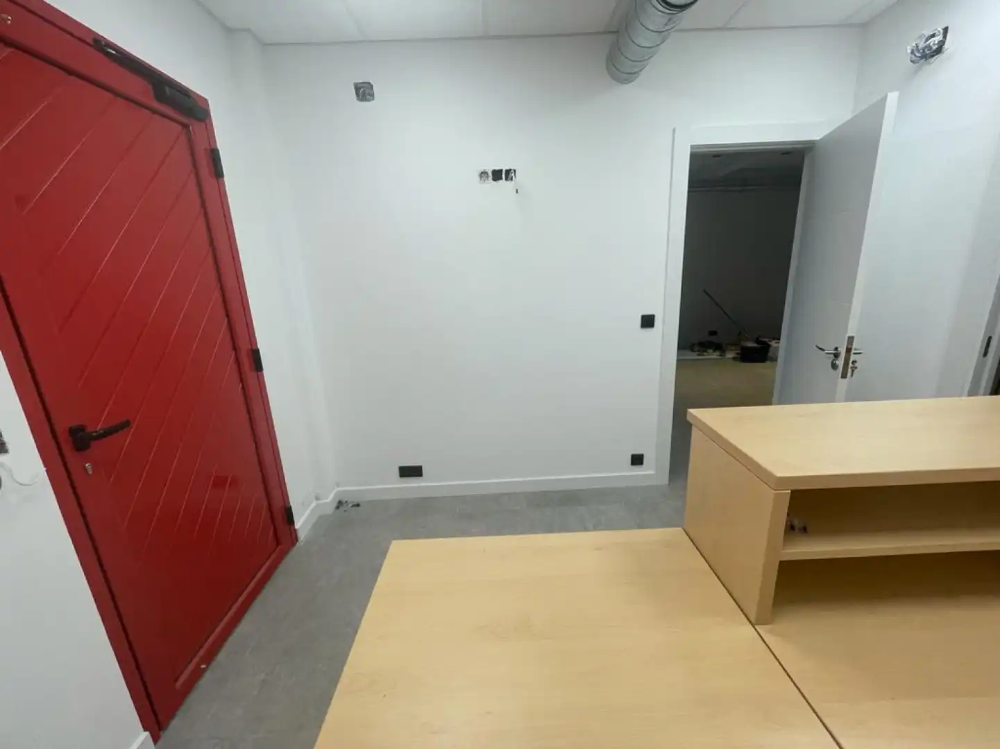 Local comercial en alquiler en Renedo, imagen 2