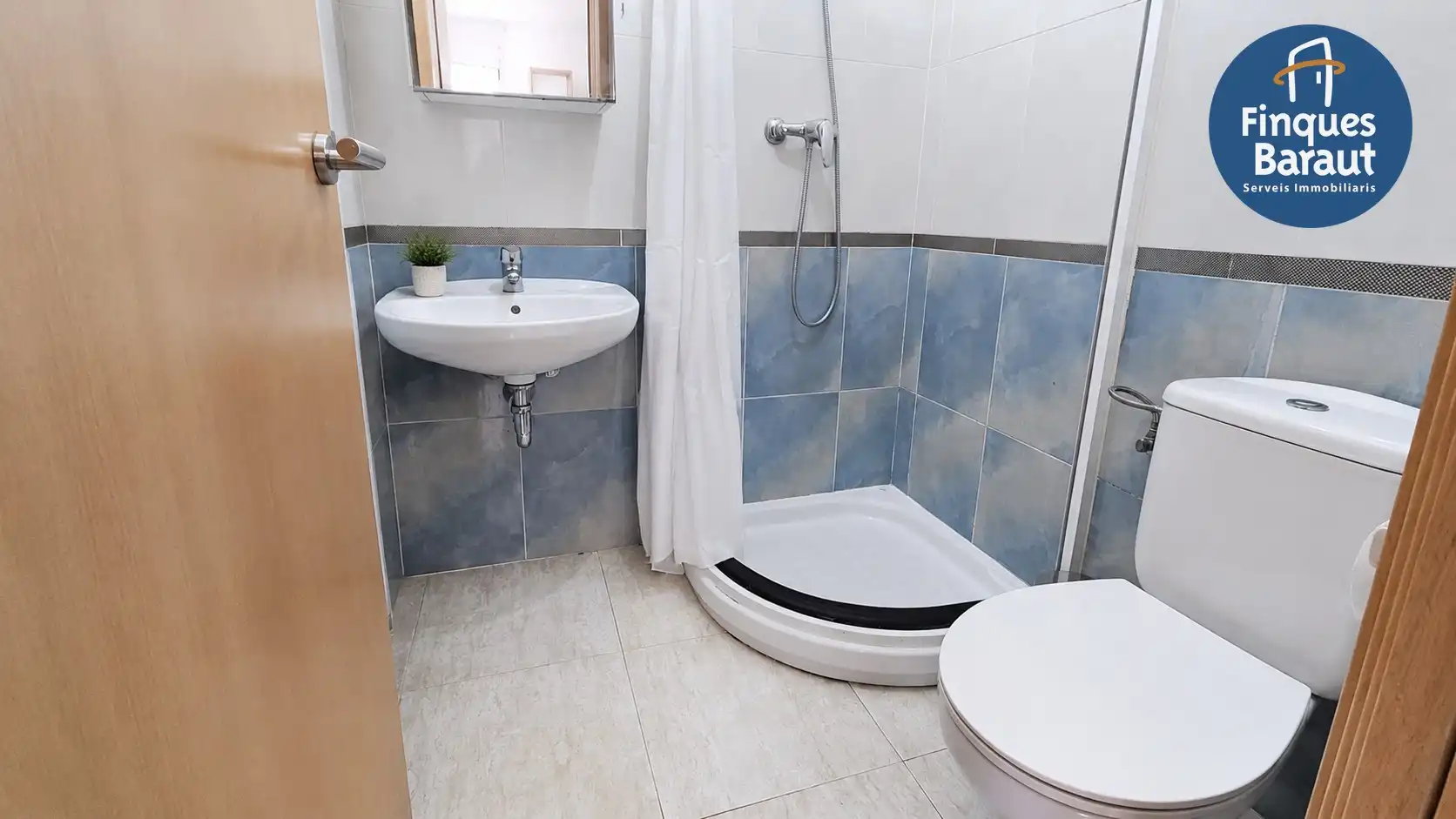 Baño de Piso en venta en Figueres con Calefacción, Terraza y Amueblado