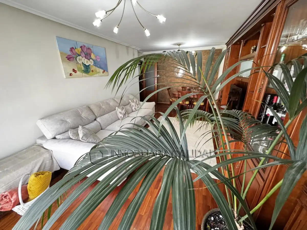 Sala de estar de Piso en venta en Burgos con Calefacción, Terraza y Trastero