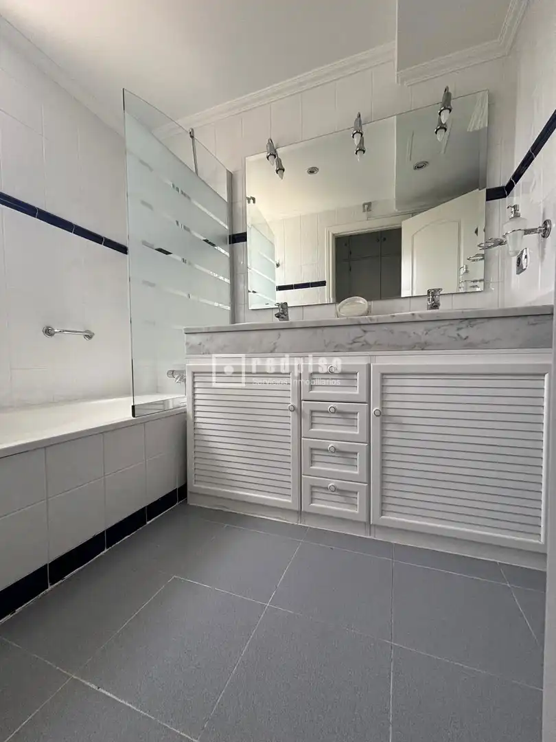 Bathroom of Houses for sale in Mairena del Aljarafe  with Air Conditioner and Terrace