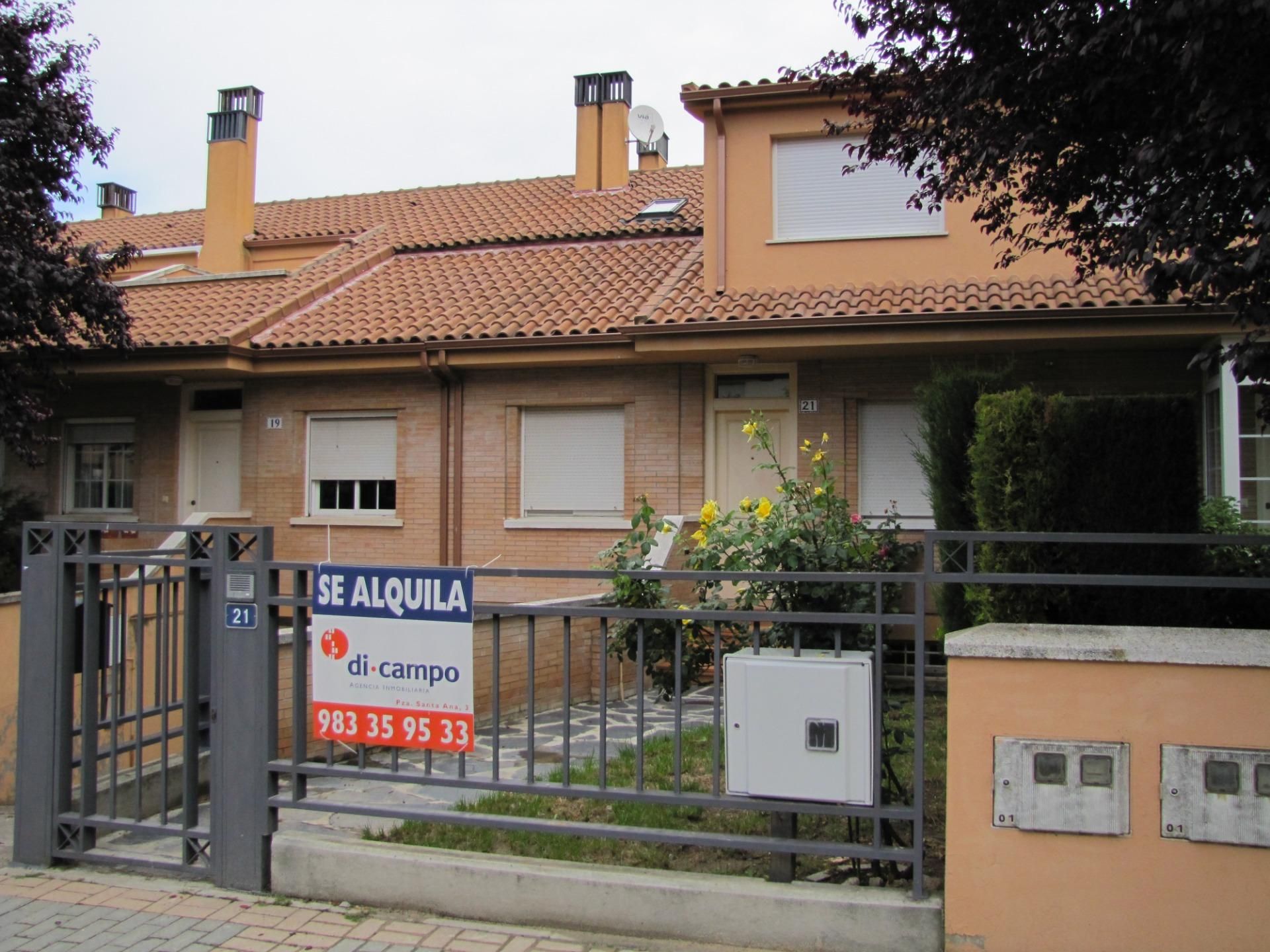 Vista exterior de Casa adosada de alquiler en Simancas con Calefacción, Jardín privado y Piscina comunitaria